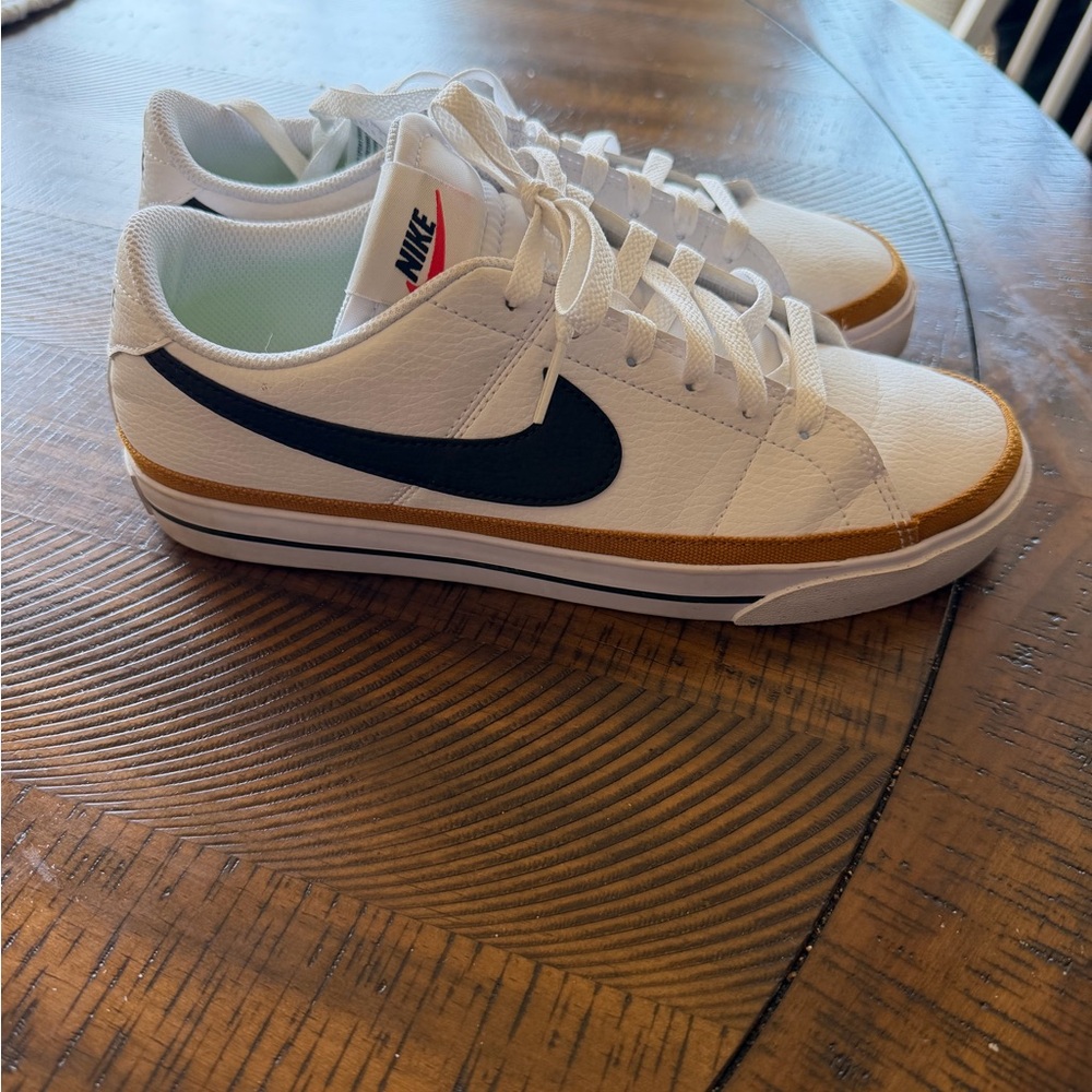 Nike women’s sneakers